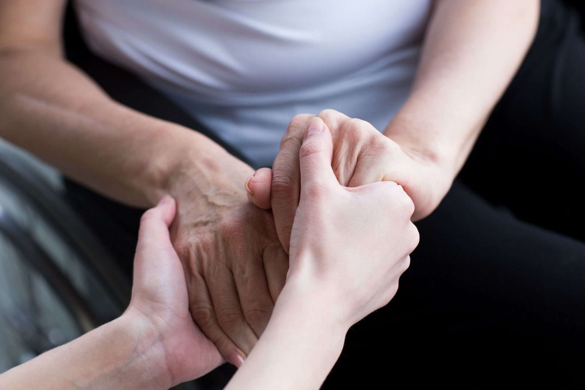 諦めないで！脳卒中後の腕と手の使い方をスムーズにするリハビリ